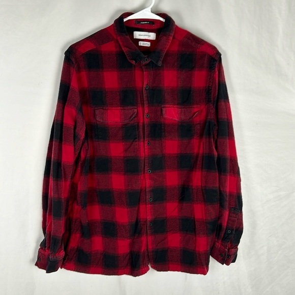 Urban Outfitters Red Black Buffalo Plaid Flannel Standard Fit Shirt -Size Large - Picture 1 of 6